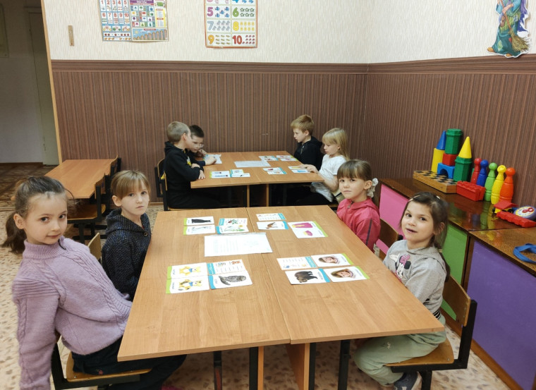 Занимательный час «Доскажи словечко».