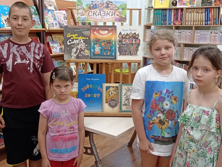 Литературный хоровод «Читаем книги народов России».