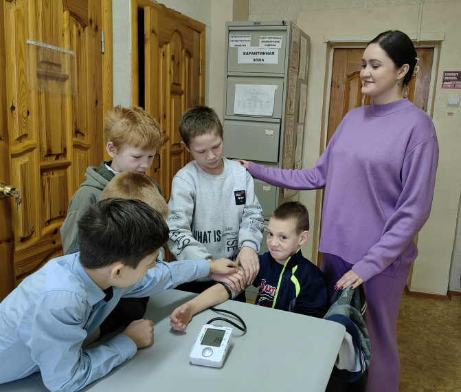 Мероприятие-экскурсия в медицинский пункт "Кто нас лечит...".