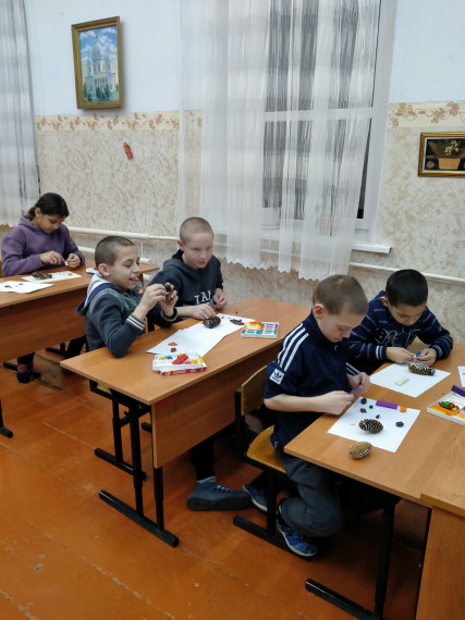 Кружок "Умелые ручки" с поделкой "Пингвин".